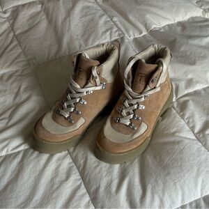 Women’s hiking boots